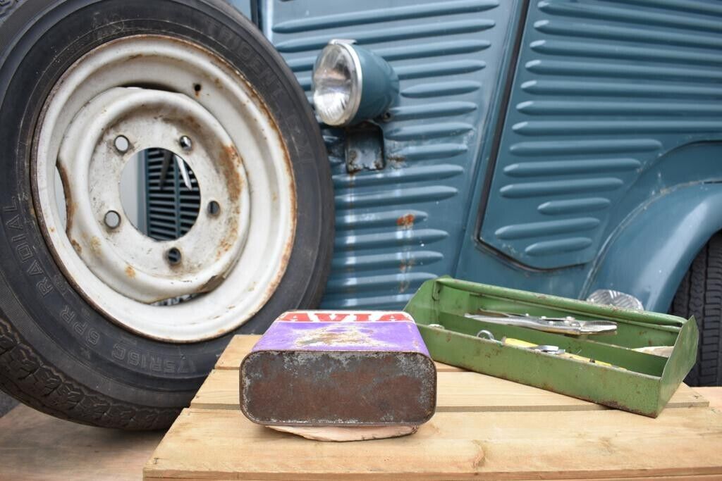 Vintage Oil Can, French AVIA Empty, Rustic Display Garage Retro 2 litre
