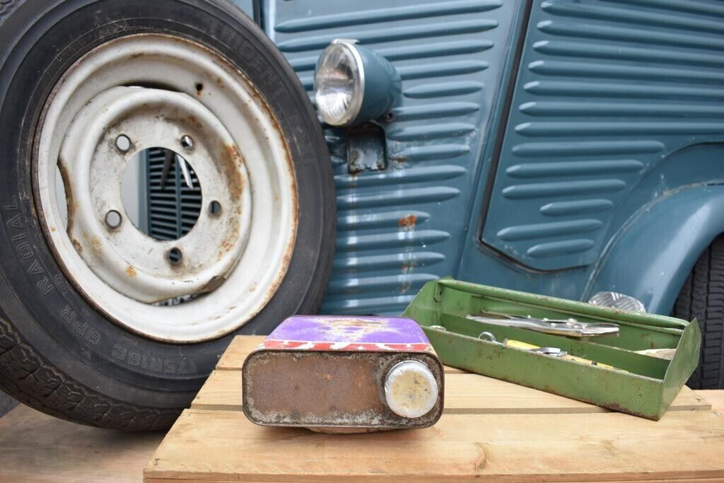 Vintage Oil Can, French AVIA Empty, Rustic Display Garage Retro 2 litre