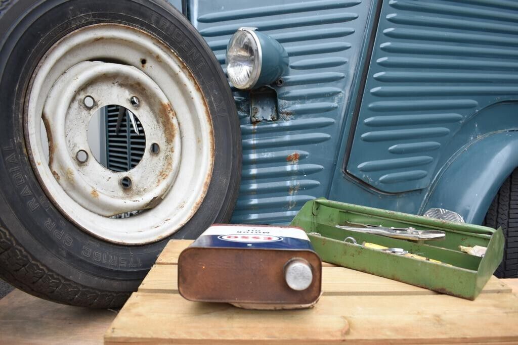 Vintage Oil Can, Esso  , French Rustic Display Garage Retro 2 litre